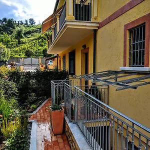 Bed and breakfast Sally's, Carrara